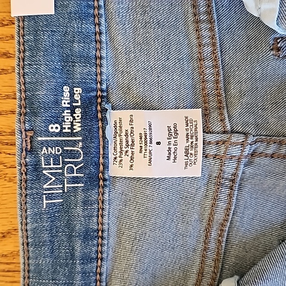 Time and Tru cropped jeans - Picture 4 of 10